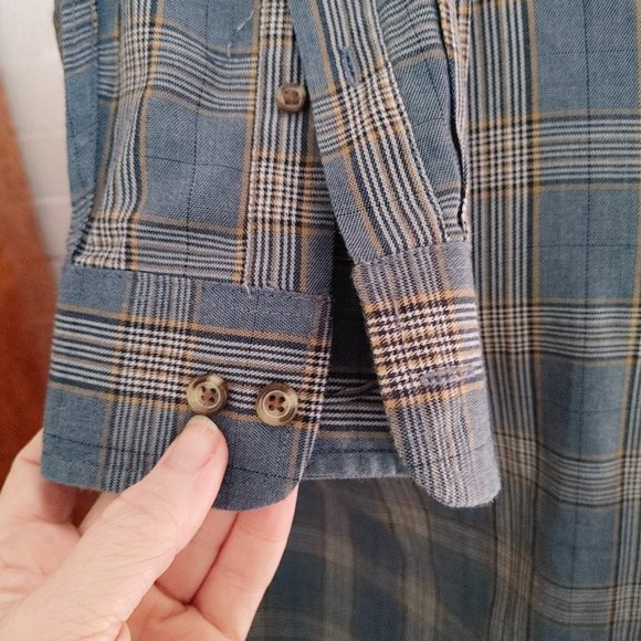 MEN'S CASUAL BUTTON DOWN - Picture 9 of 10